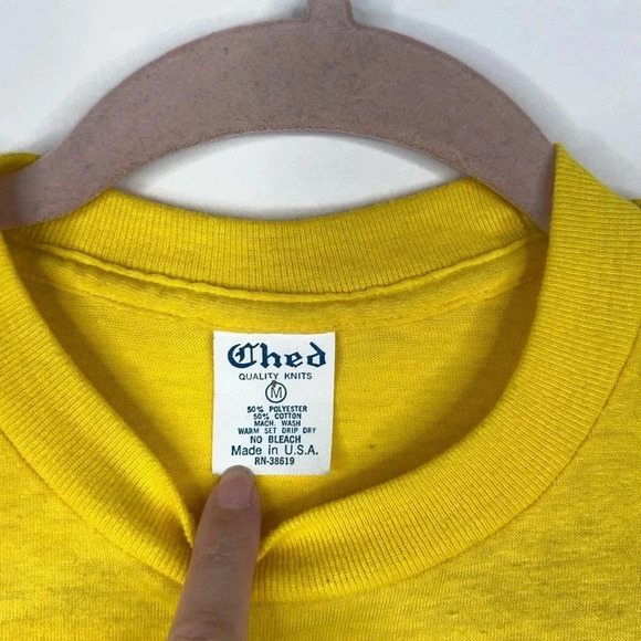 Vintage Gregarious Aquarius T Shirt Yellow Single Stitch Graphic Print Zodiac - Picture 6 of 8